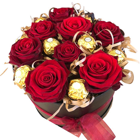 Lovedeco - Valentijn rozenbox met ferrero rocher medium
